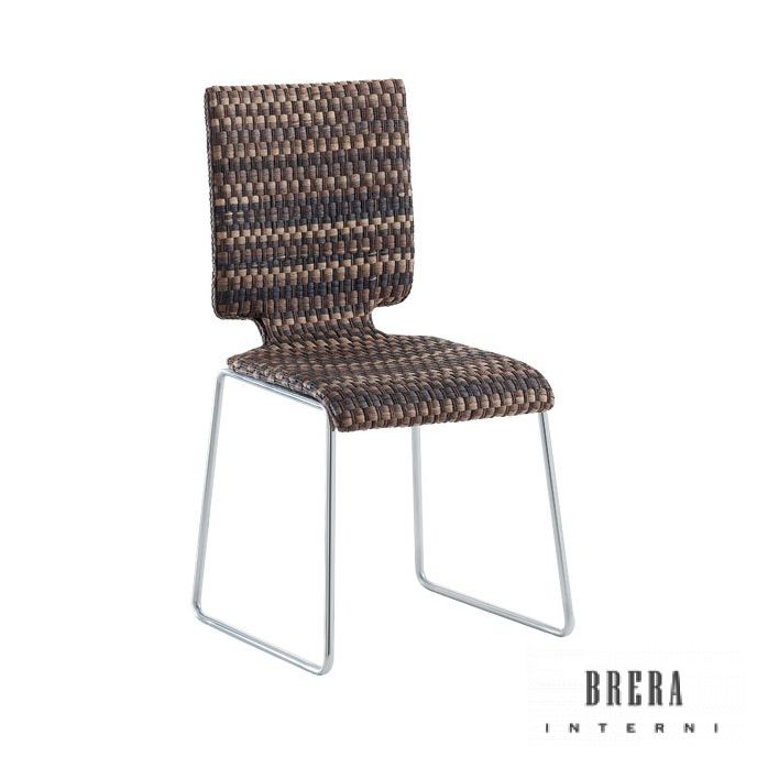 Si sedette sulla Mono Chair